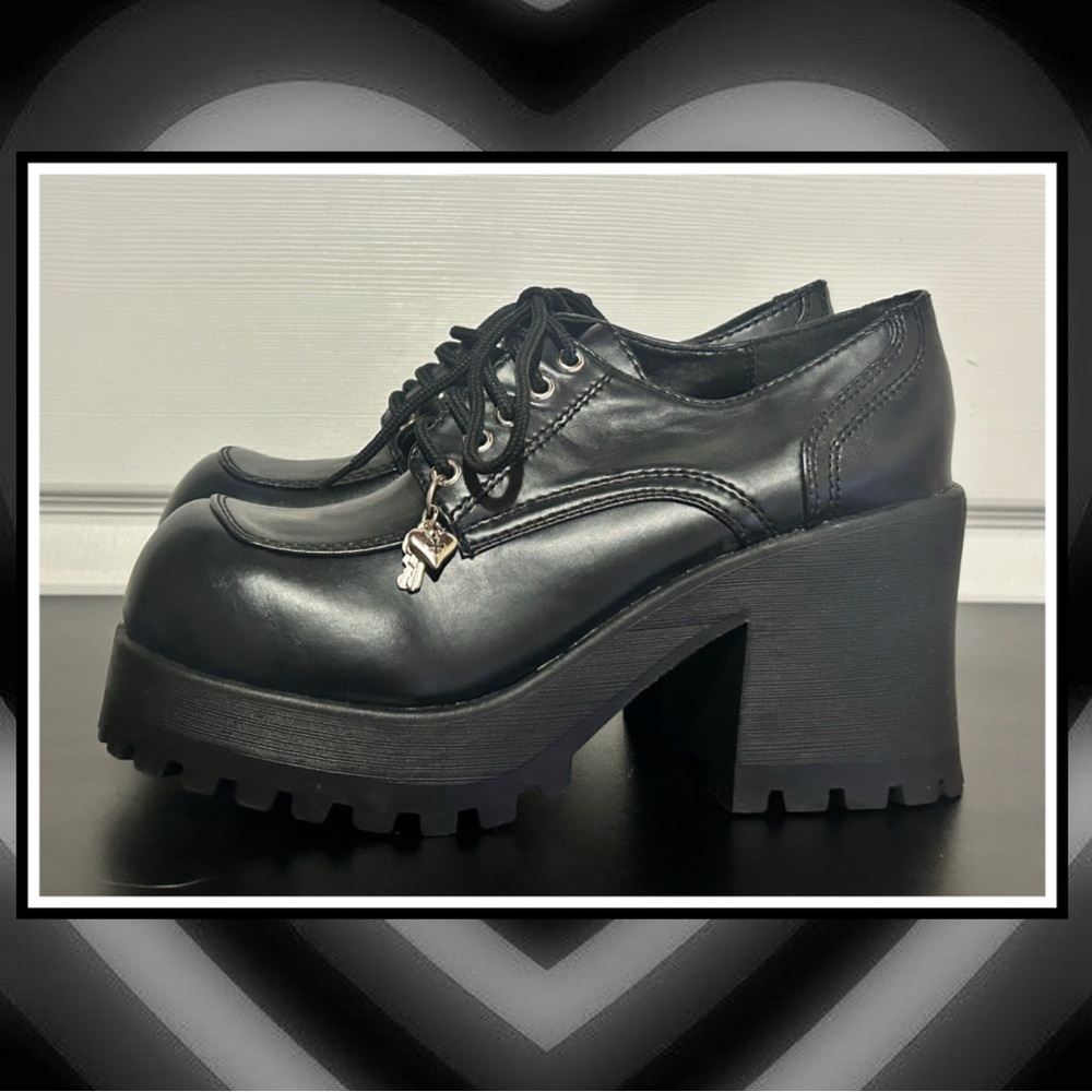 Vintage 90s y2k Chunky Platforms / Charms